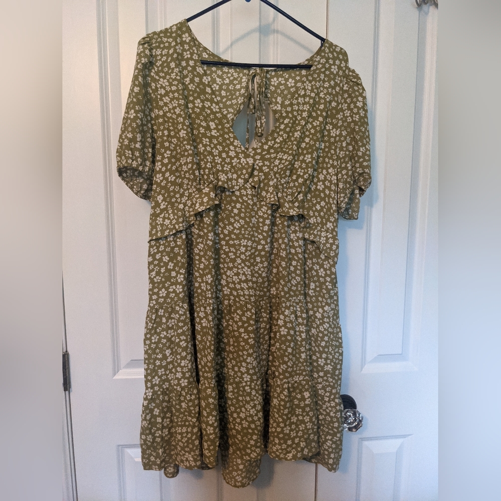 NWT Green floral flowy summer dress